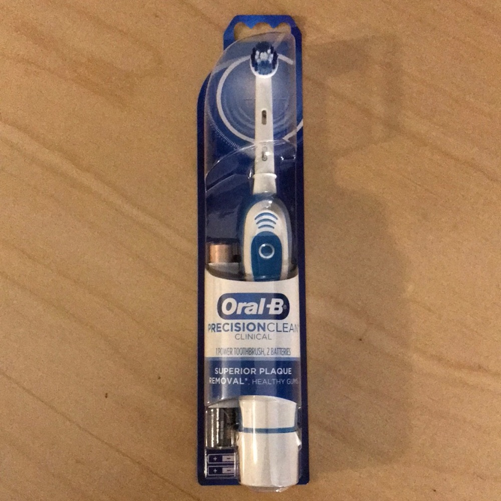 2 Oral B Precision Clean Clinical Toothbrushes
